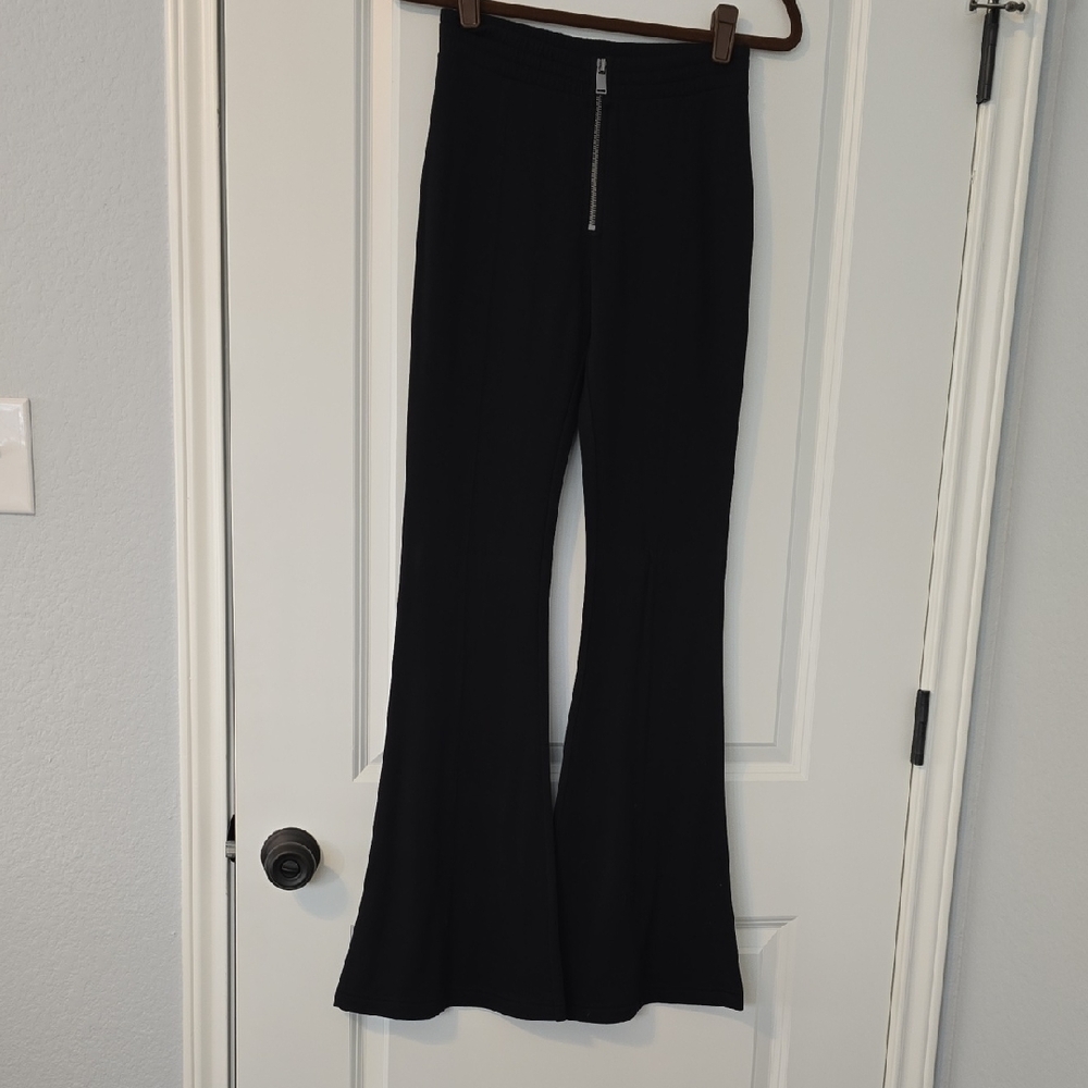 Express Black Flare Pants. Size XXS SUPER CUTE! ZIPPER IN FRONT NWOT